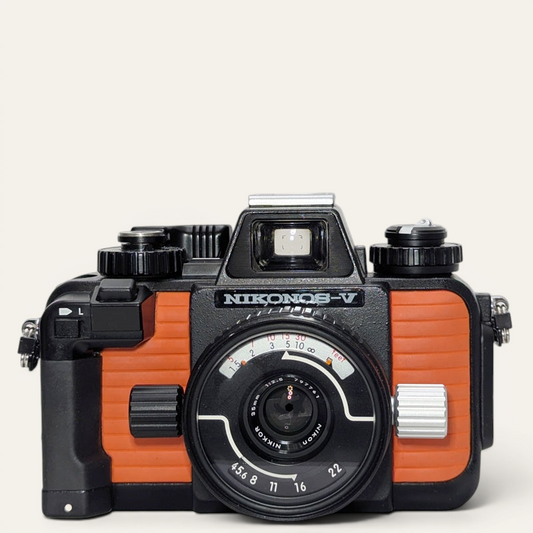 Nikonos V 35mm Underwater Camera with Nikkor 35mm f/2.5 Lens