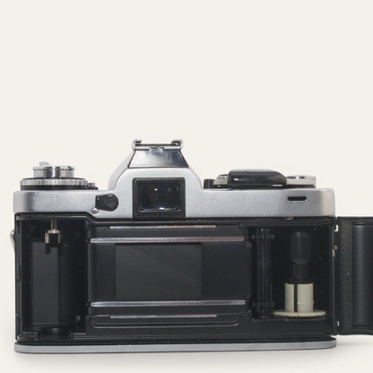 Minolta XD-11 35mm SLR Film Camera  MD Rokkor-X 50mm f/1.7