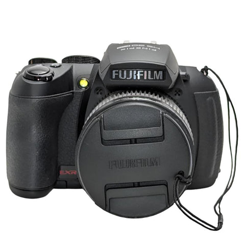 Fujifilm (Fuji)  FinePix H520EXR point and shoot digital camera 16mp