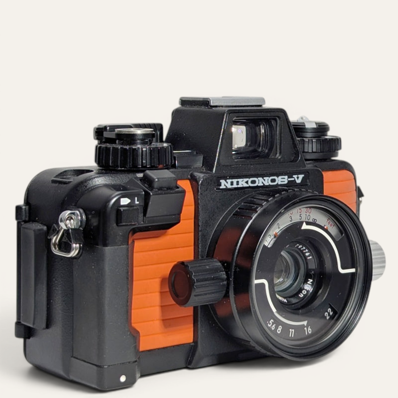 Nikonos V 35mm Underwater Camera with Nikkor 35mm f/2.5 Lens